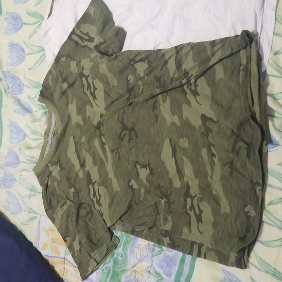2 pc boys 14-16 (XL) camo and white t-shirts - Picture 2 of 3